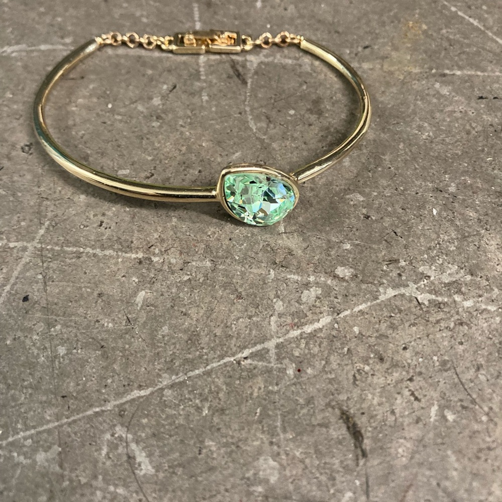 Elegant Gold Bracelet with Green Gemstone